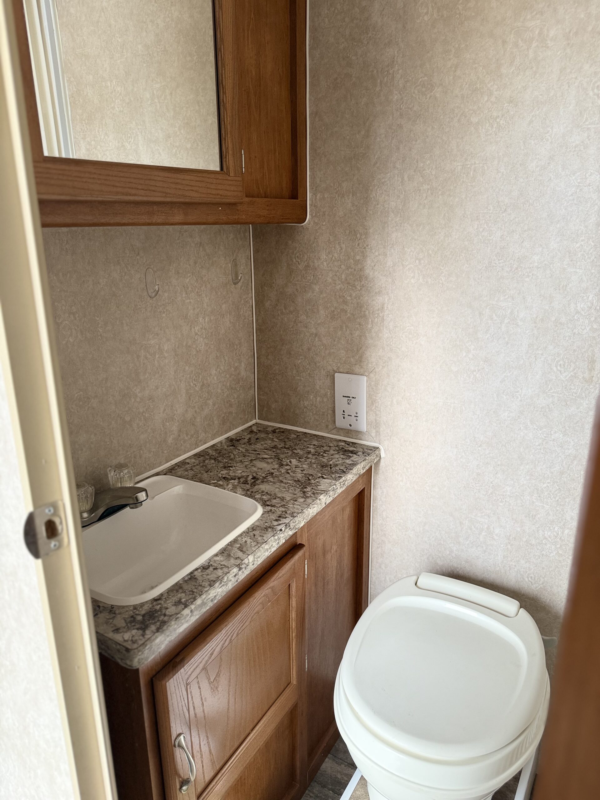 2018 KountryLite RL Lowroof - Image 9